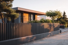 petr010564_A_wide-angle_architectural_shot_of_a_modern_fence__5a83361c-20df-4bd2-aaea-318c18329680_3